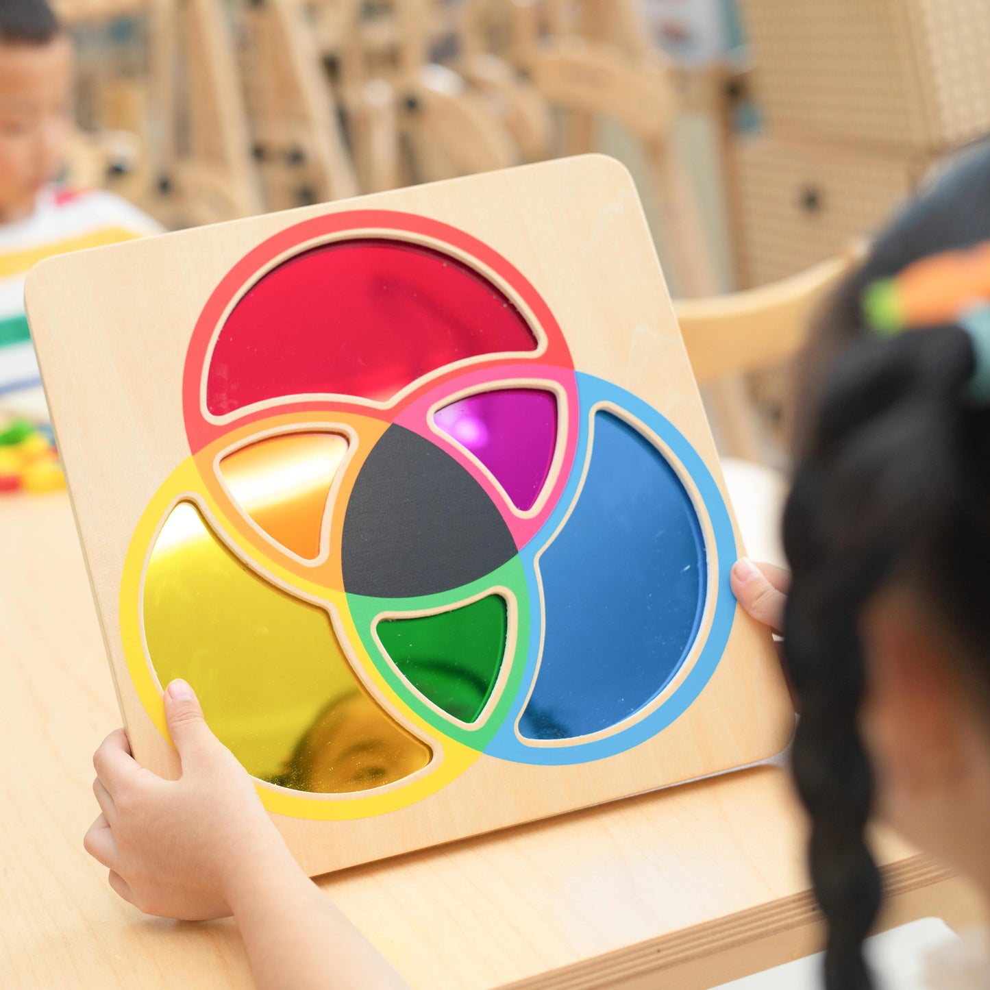 Color Mixing Mirror Panel