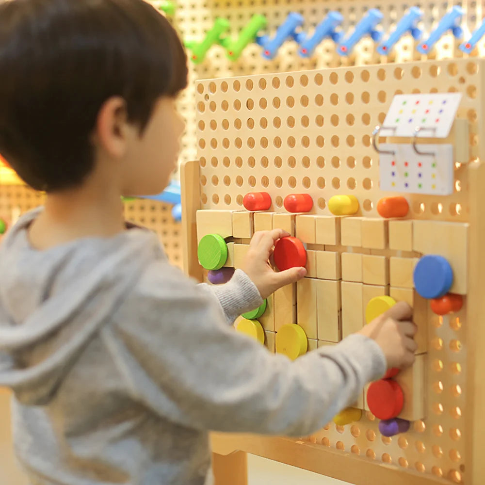 Four-Color Game wall panel by Eduplay – builds focus and problem solving skills